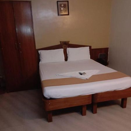 Central Residency Hotel Ченай Екстериор снимка