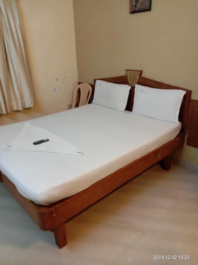 Central Residency Hotel Ченай Екстериор снимка