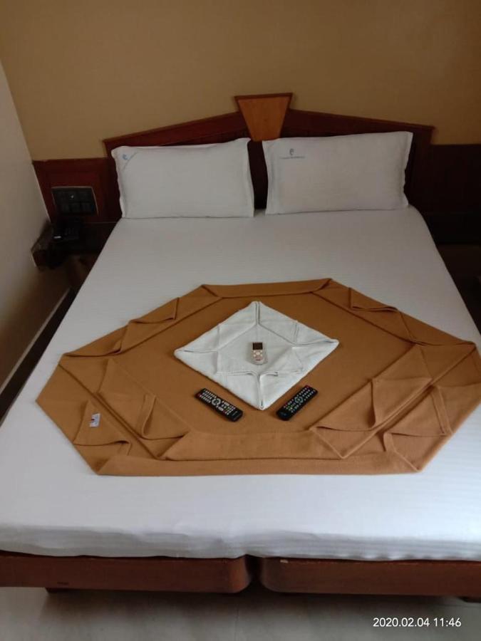 Central Residency Hotel Ченай Екстериор снимка