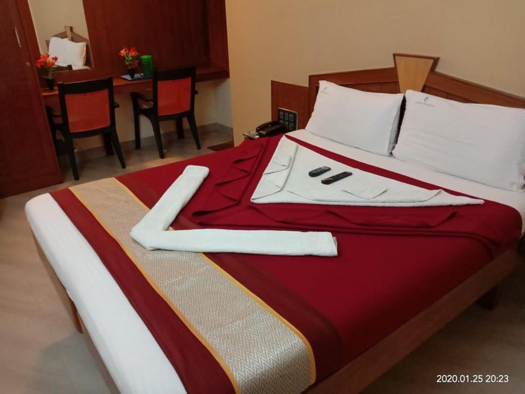 Central Residency Hotel Ченай Екстериор снимка