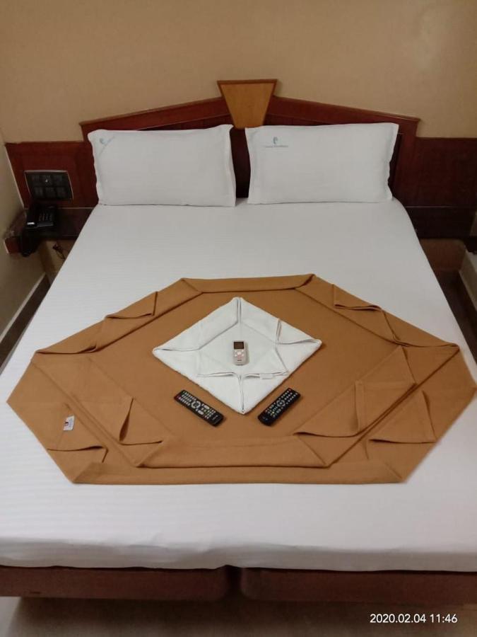 Central Residency Hotel Ченай Екстериор снимка