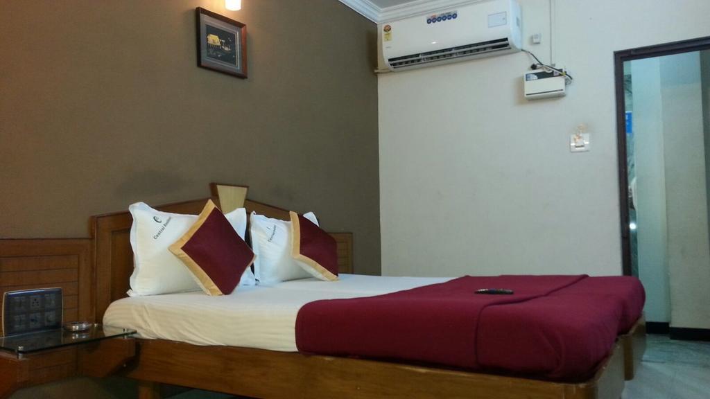 Central Residency Hotel Ченай Екстериор снимка
